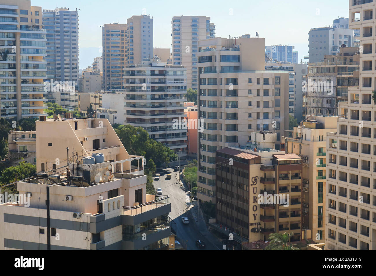 Beirut, Libanon. 4. Okt, 2019. Eine hohe Betrachtungswinkel von Beirut Stadtbild und hohen Anstieg Entwicklungen. Credit: Amer Ghazzal/SOPA Images/ZUMA Draht/Alamy leben Nachrichten Stockfoto