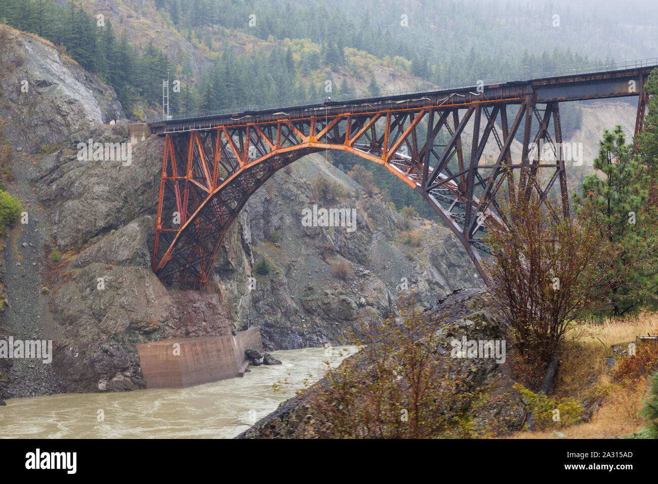 Die gebündelt Bogenbrücke der Canadian National Railway über den Fraser River bei Cisco Kreuzung in Britisch-Kolumbien Stockfoto