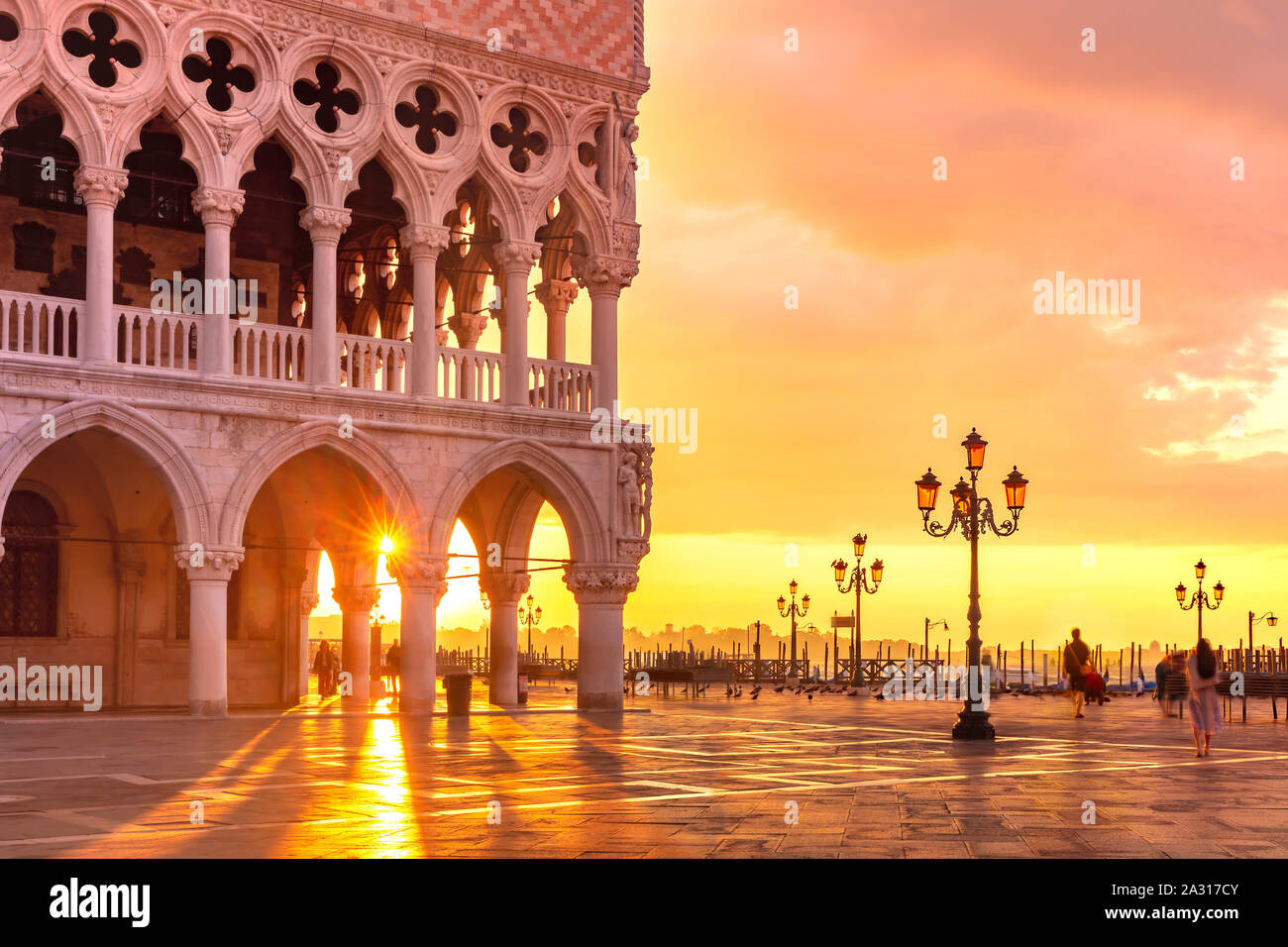 San Marco Platz bei Sonnenaufgang, Venedig, Italien Stockfoto