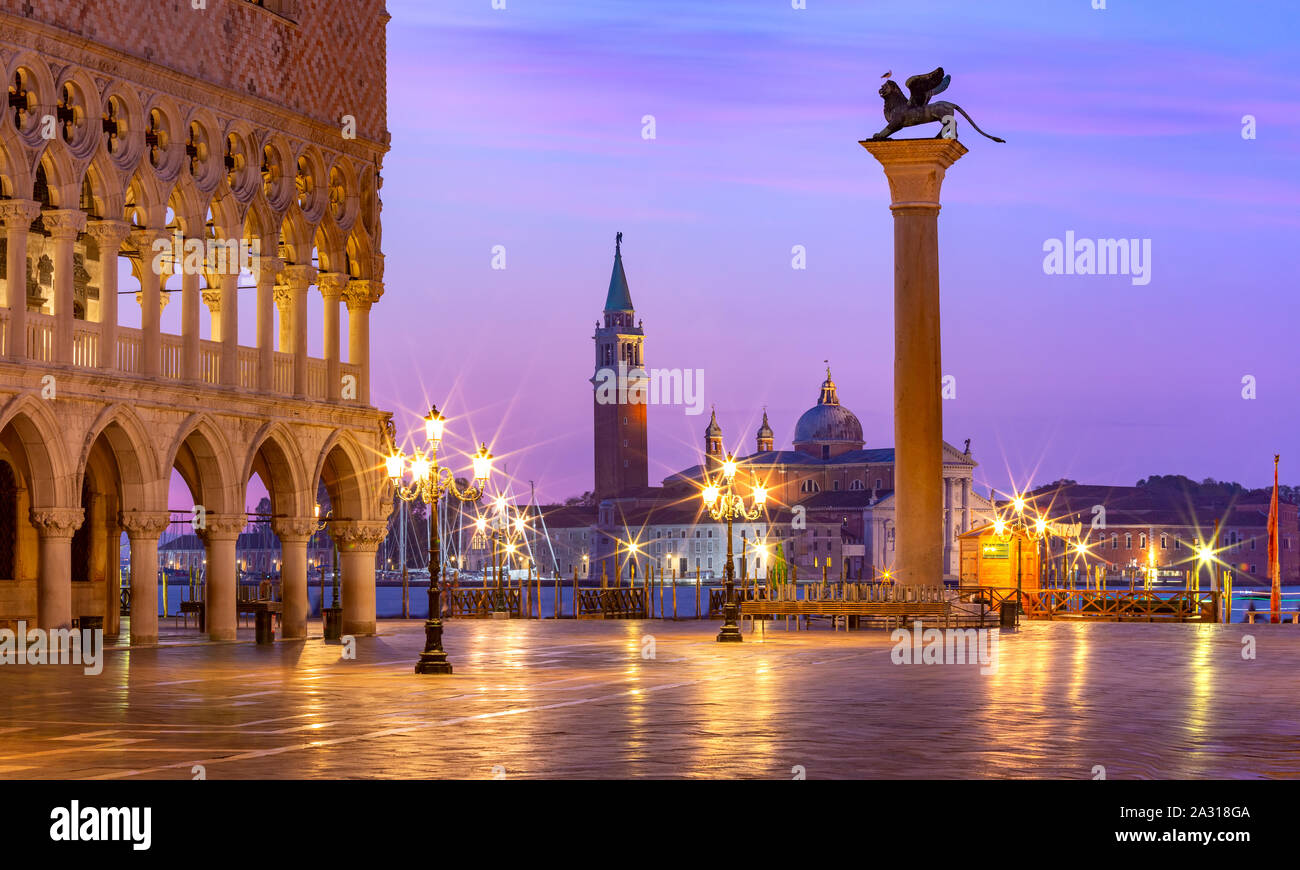 San Marco Platz bei Sonnenaufgang. Venedig, Italien Stockfoto