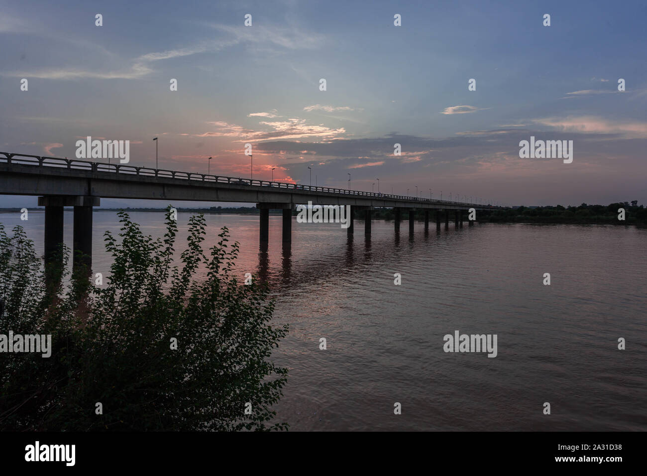 Die jhelum River (Urdu: جہلم‎) ein Fluss im östlichen Pakistan. Stockfoto