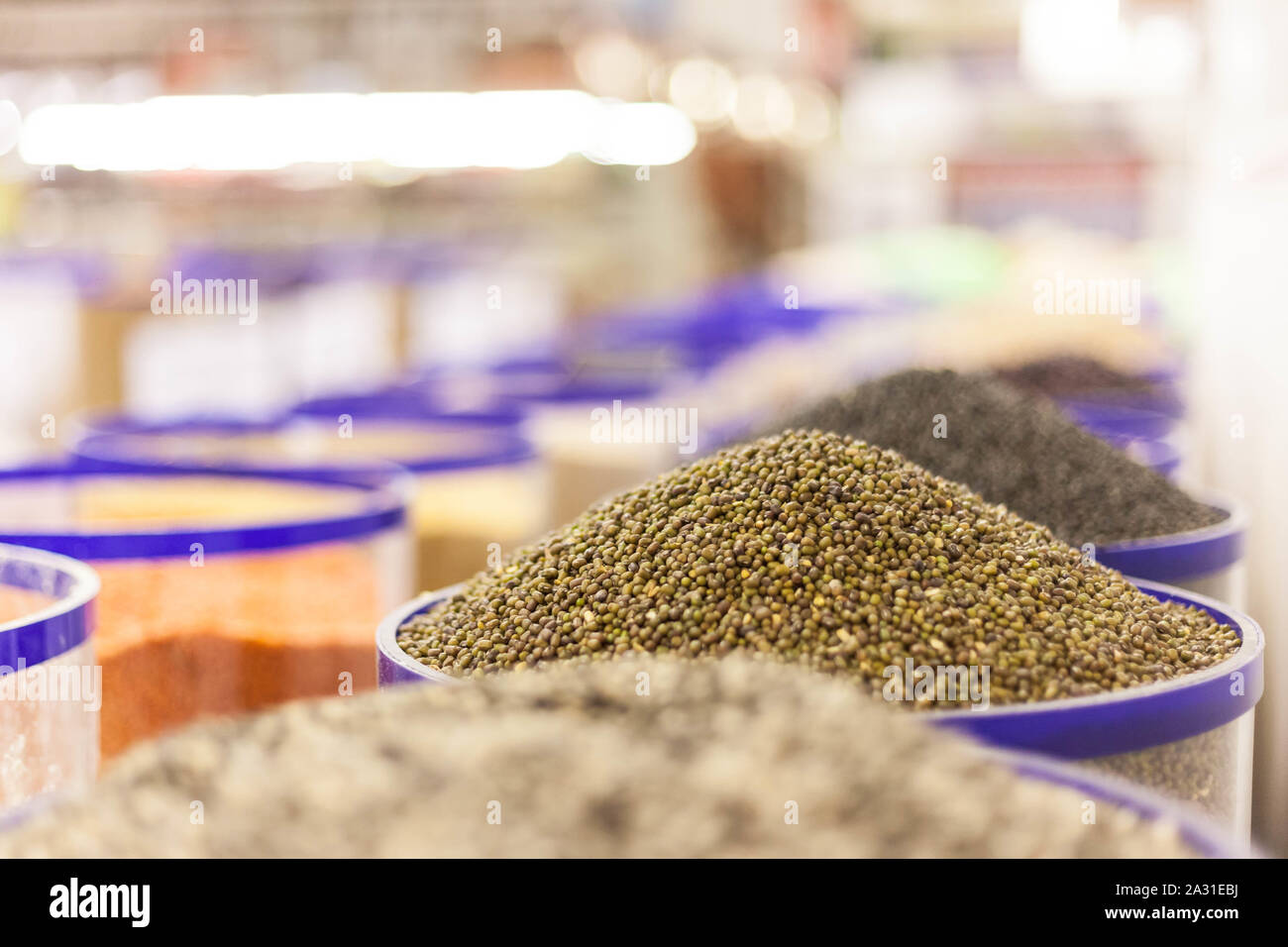 Eine Hülsenfrucht ist eine Pflanze in der Familie der Fabaceae oder die Frucht oder der Samen einer solchen Pflanze. Hülsenfrüchte werden agrarisch, vor allem für den menschlichen Verzehr, angebaut. Stockfoto