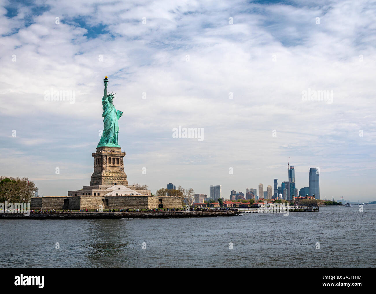 Die Freiheitsstatue im Hafen von New York City, USA. Stockfoto