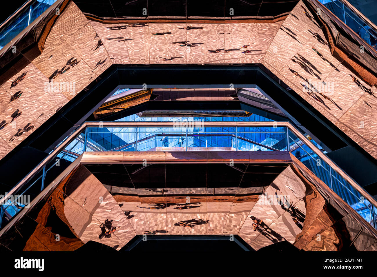 Abstrakte Innere des Schiffes in Hudson Yards, Manhattan, New York City, USA. Stockfoto