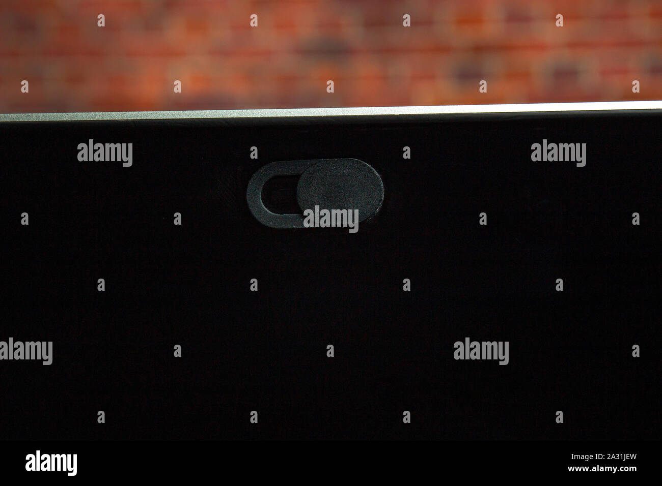 Kamera Privatsphäre abdecken. Schieben Sie die Webcam. Abdeckung für ein elektronisches Gerät. Stockfoto