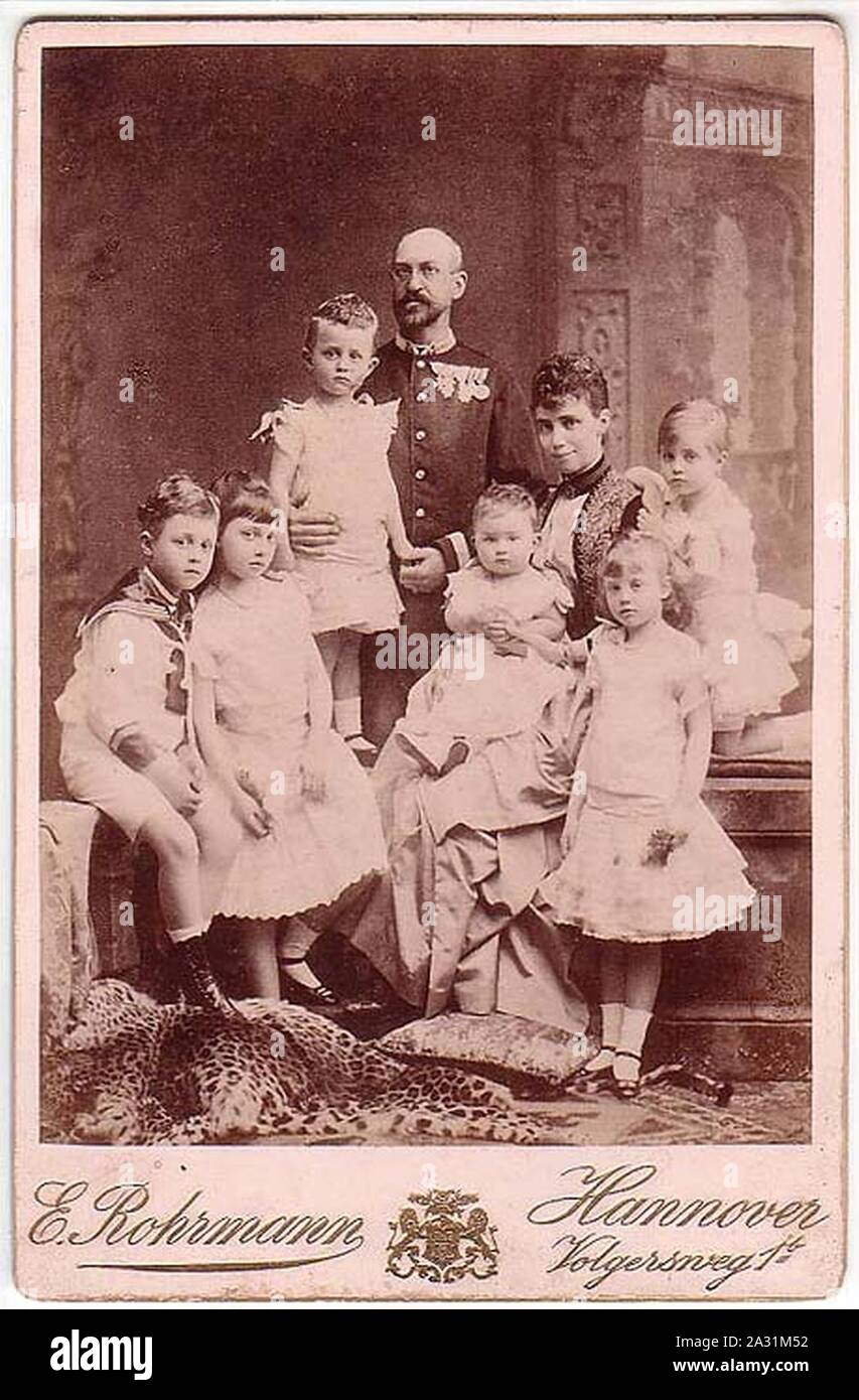 Ernst August, Kronprinz von Hannover und Prinzessin Thyra von Dänemark mit der Familie. Stockfoto