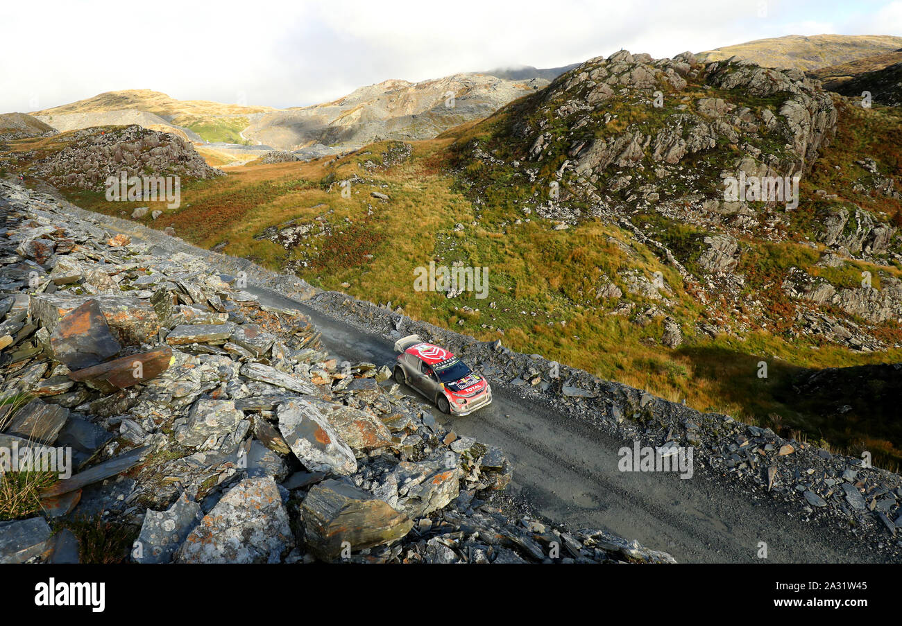 Frankreich Sébastien Ogier und Julien Ingrassia im Citroen C3 WRC in Tag zwei des Wales Rally GB. Stockfoto