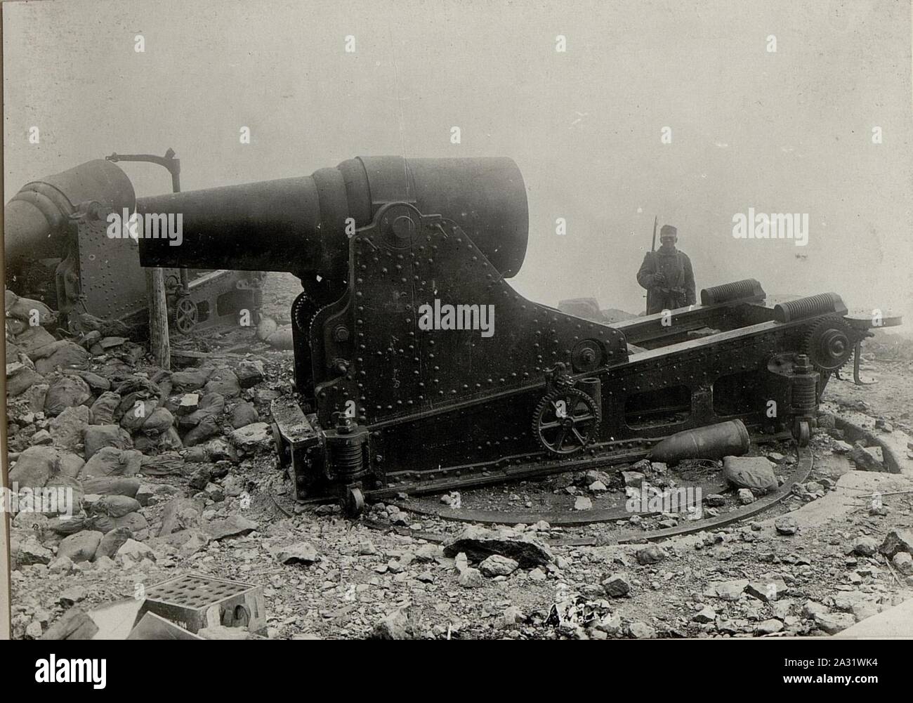 Italienischer Eroberter 28 cm Mörser bin Campomolon. Aufgenommen am 24. Mai 1916. Stockfoto