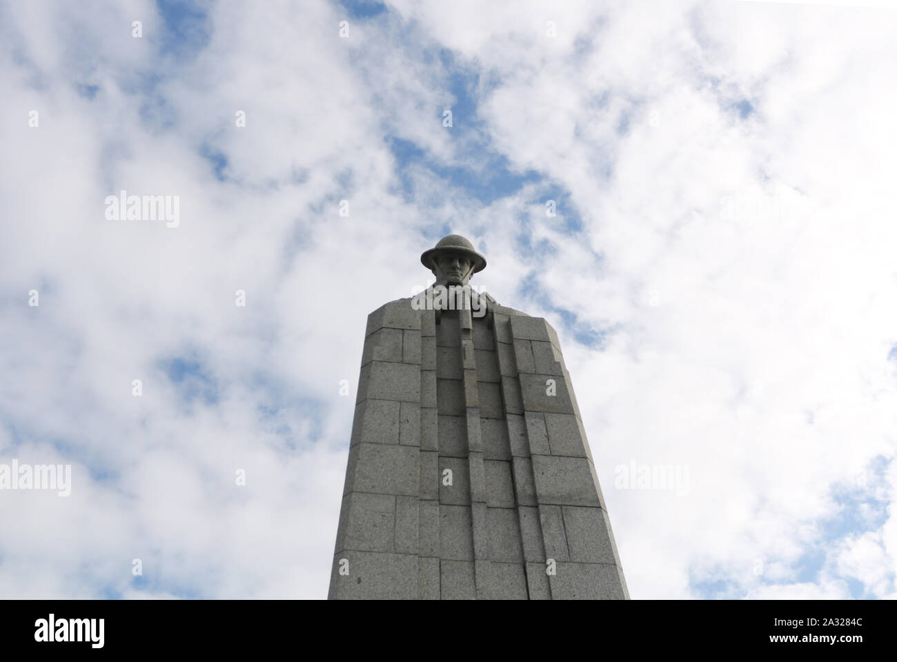Zonnebeke, Belgien, 09/10/2017. Tyne Cot Friedhof, der größten Commonwealth War Cemetery in der Welt in Bezug auf Bestattungen. Die Tyne Cot Memorial jetzt b Stockfoto