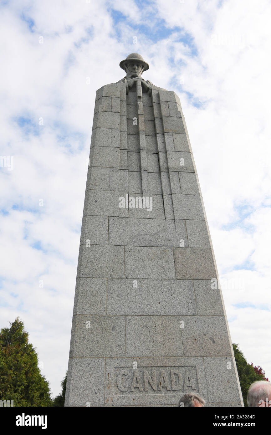 Zonnebeke, Belgien, 09/10/2017. Tyne Cot Friedhof, der größten Commonwealth War Cemetery in der Welt in Bezug auf Bestattungen. Die Tyne Cot Memorial jetzt b Stockfoto