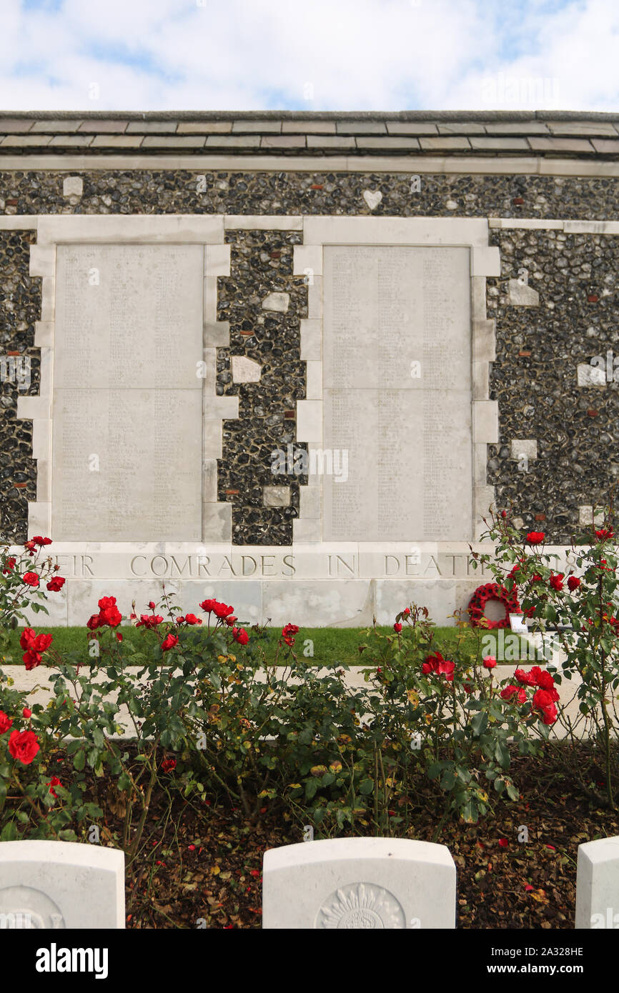 Zonnebeke, Belgien, 09/10/2017. Tyne Cot Friedhof, der größten Commonwealth War Cemetery in der Welt in Bezug auf Bestattungen. Die Tyne Cot Memorial Stockfoto