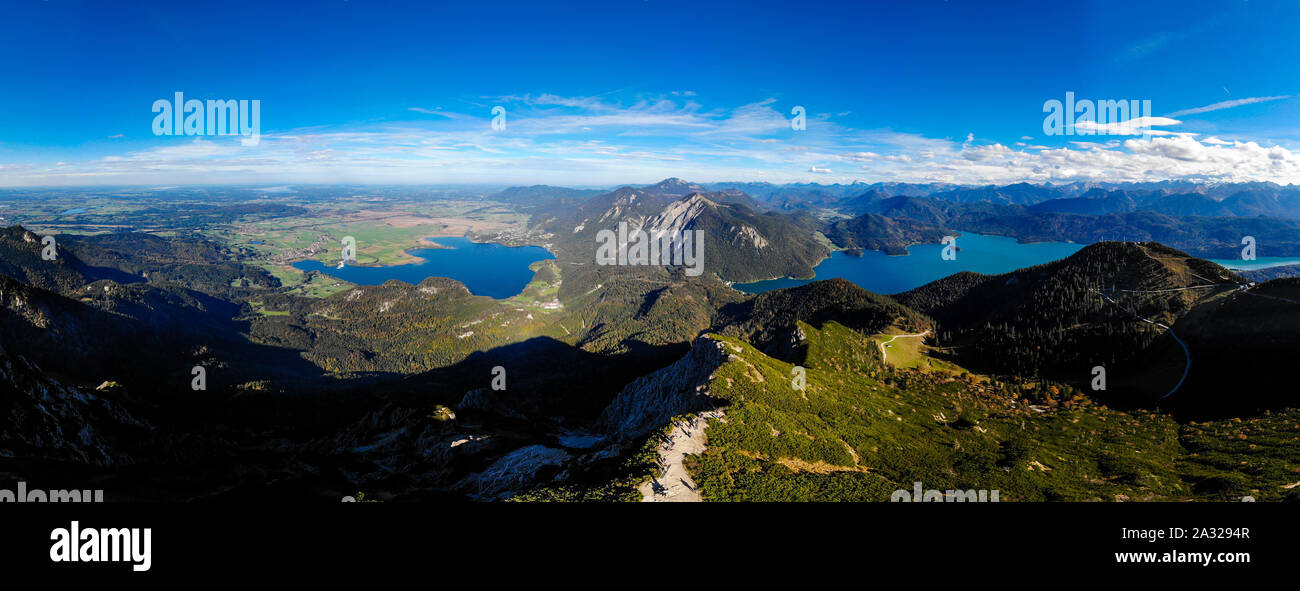 Zwei Seen panorama Luftbild vom Berg Herzogstein im Herbst, Walchensee, See Walchen, Kochelsee, Kochel, Alpen Berge. Bayern Bayern, Ger Stockfoto