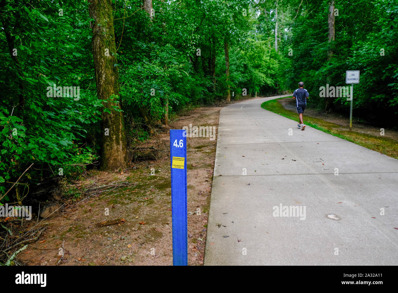 Laufen allein Letzten Meile Markierung Stockfoto