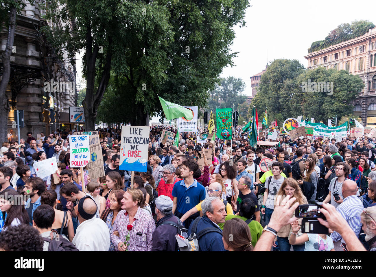Mailand, Italien - 27 September, 2019: Milano Piazza del Duomo, Global Strike für den Klimawandel. Studenten stimme ihrer Freitag für die Zukunft, mit Greta Thunberg Stockfoto