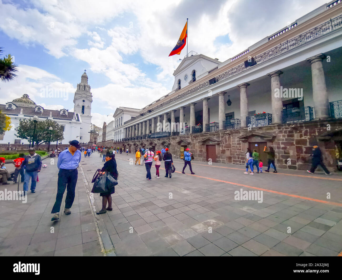 Quito, Ecuador, 29. September 2019: Plaza Grande oder die Plaza de la Independencia ist der Hauptplatz im historischen Zentrum von Quito, Ecuador. Stockfoto