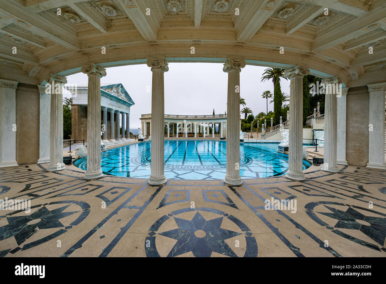 Kalifornien, USA, 09. Jun 2013: Grand, luxuriösen Swimmingpool in Hearst Castle. Stockfoto