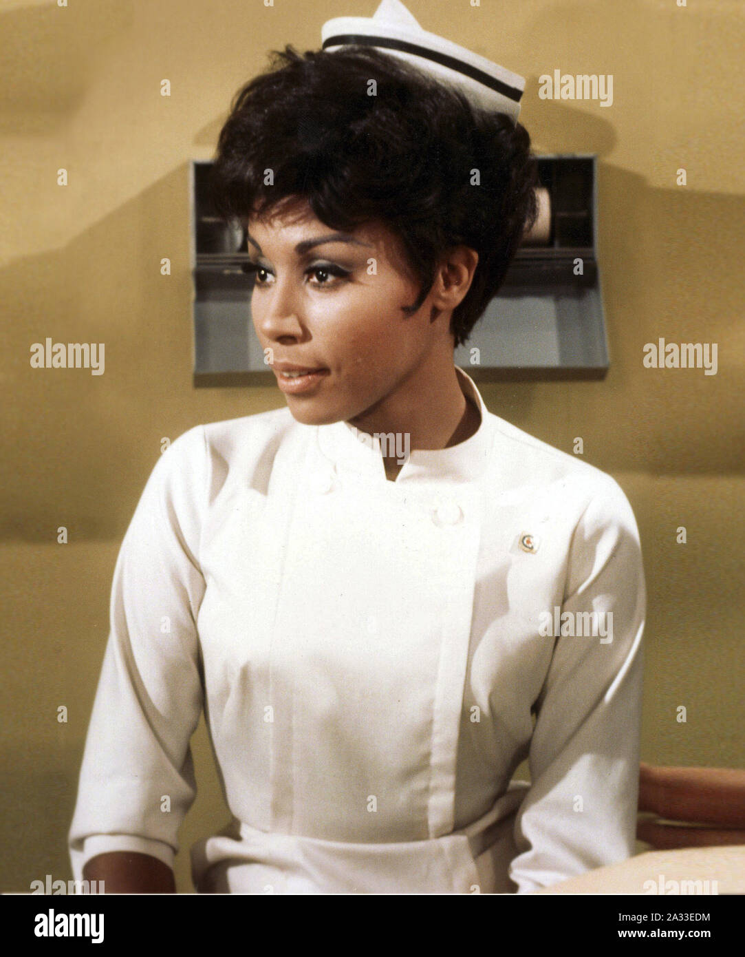 Diahann Carroll in Charakter, wie Julia Baker in der TV-Show 'Julia' ca. 1968 20. Fernsehen Datei Referenz #33848-777 THA Credit: PictureLux/Hollywood Archiv/Alamy leben Nachrichten Stockfoto