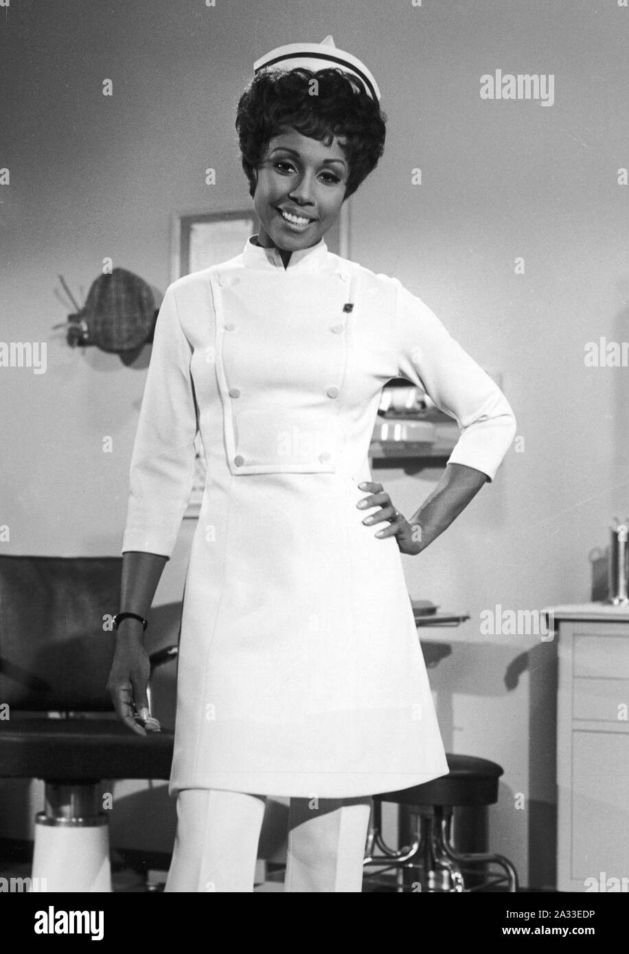 Diahann Carroll in Charakter, wie Julia Baker in der TV-Show 'Julia' ca. 1968 20. Fernsehen Datei Referenz #33848-779 THA Credit: PictureLux/Hollywood Archiv/Alamy leben Nachrichten Stockfoto