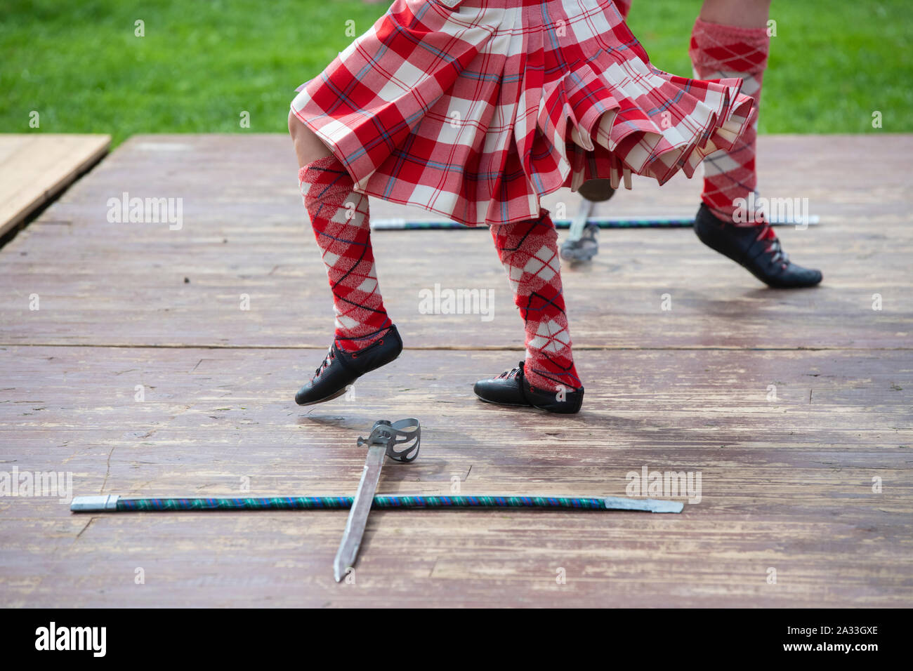 Junge Highland Dancing Girls in der Highland Games in Peebles. Peebles, Scottish Borders, Schottland Stockfoto