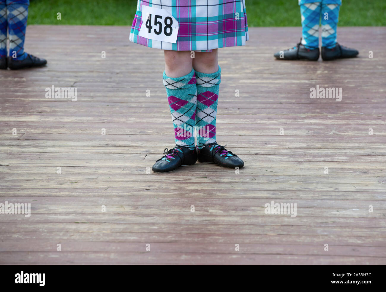 Junge Highland Dancing Girls in der Highland Games in Peebles. Peebles, Scottish Borders, Schottland Stockfoto