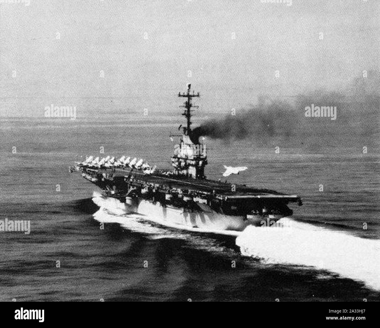 F9F Cougar wave-off USS Lake Champlain (CVA-39) 1957. Stockfoto