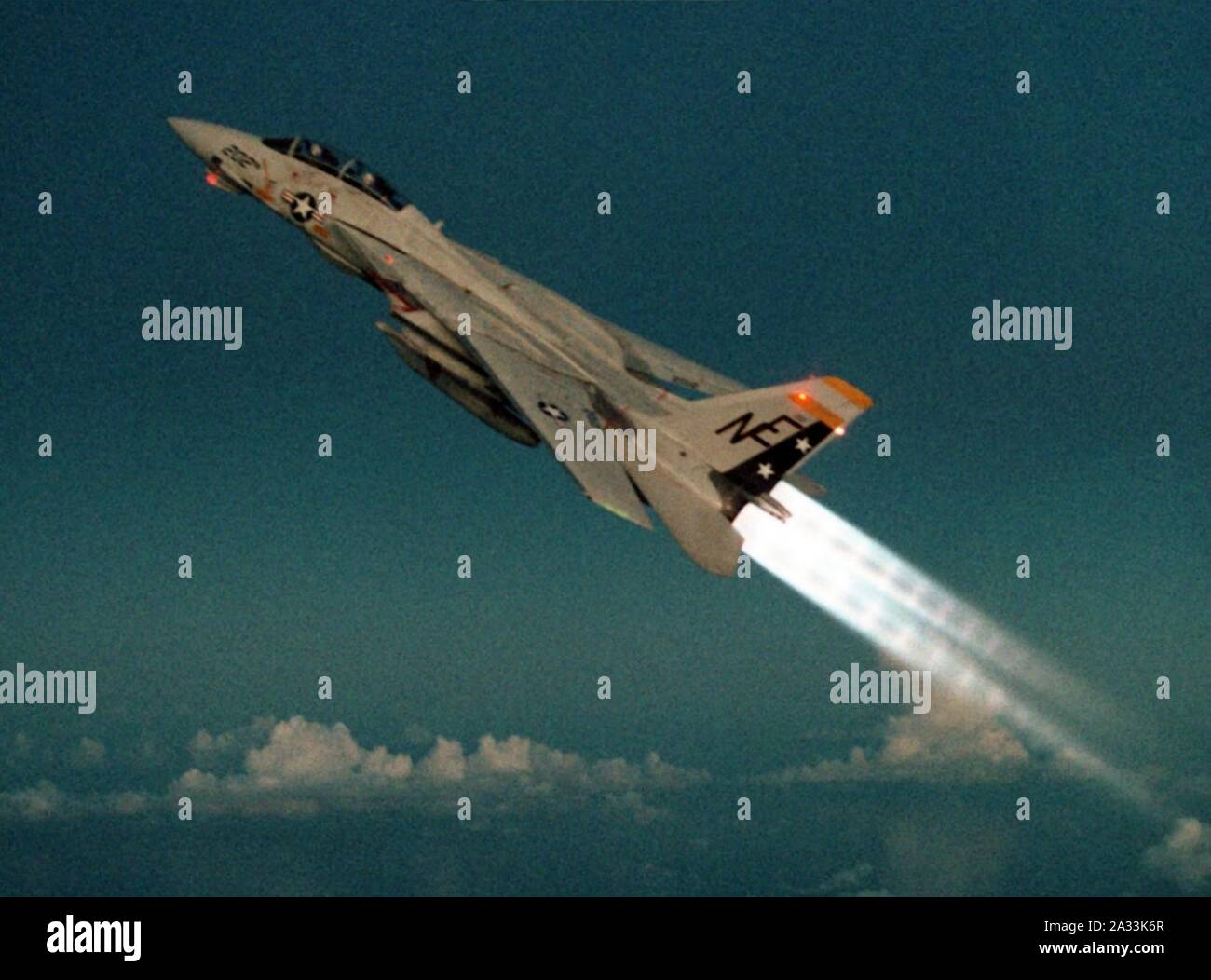 F-14A VF-2 klettert mit Nachbrenner 1989. Stockfoto