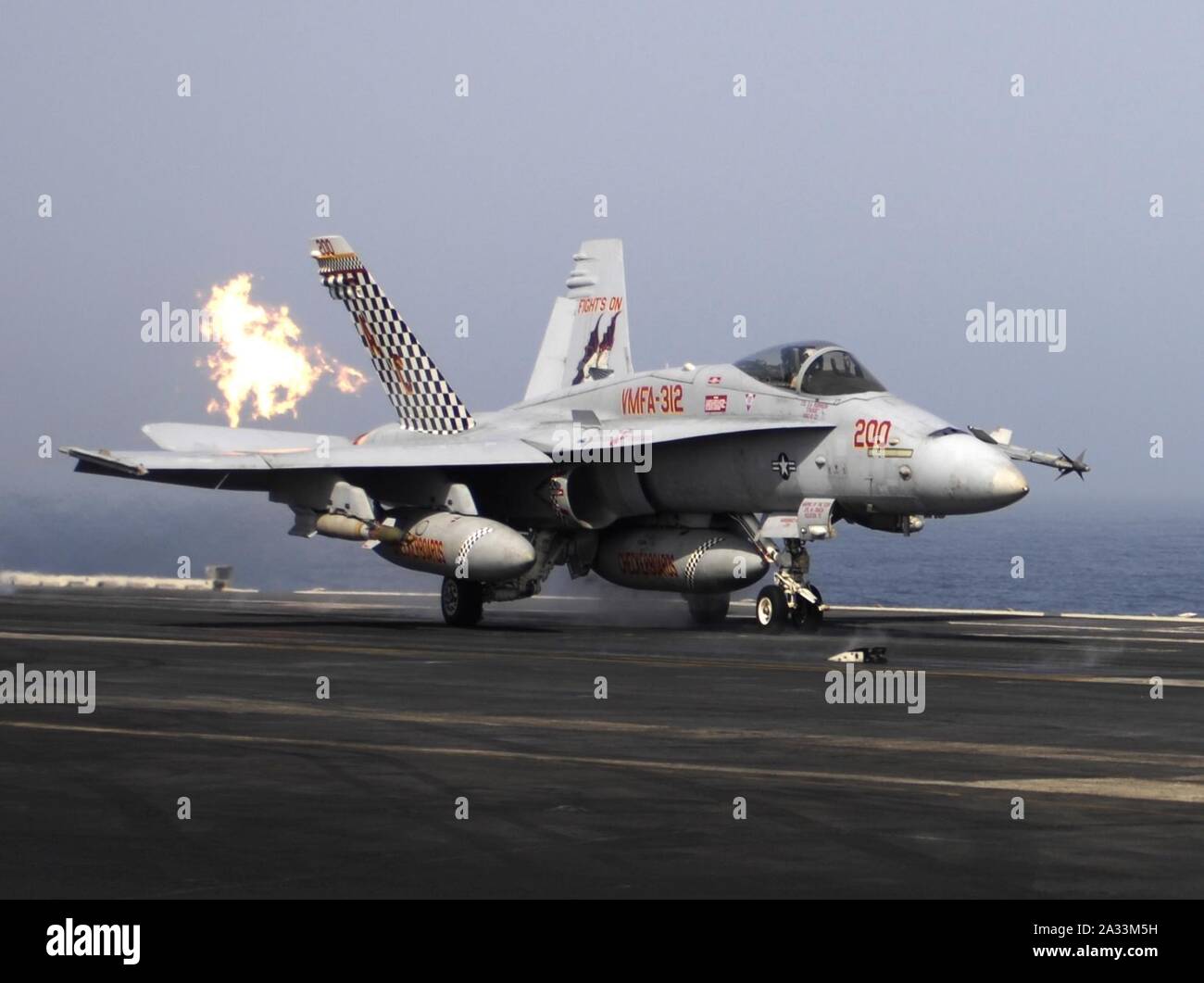 F-18 C des VMFA-312 startet vom USS Harry S. Truman (CVN-75) 2010. Stockfoto