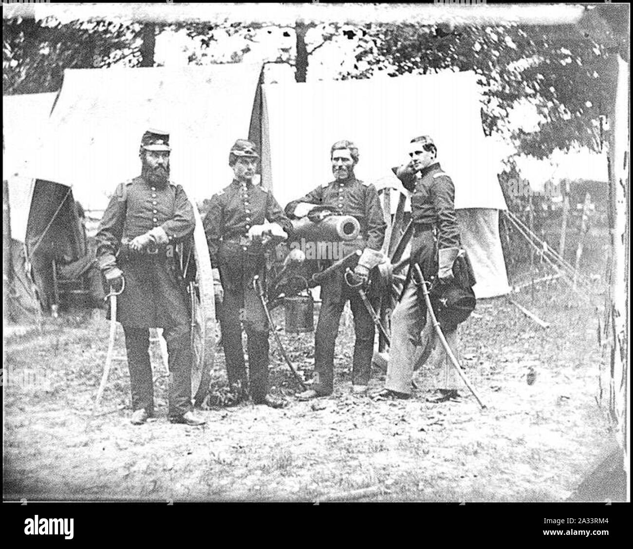 Fair Oaks, Va., Nähe. Kapitän James M. Robertson (dritter von links) und Offiziere Stockfoto