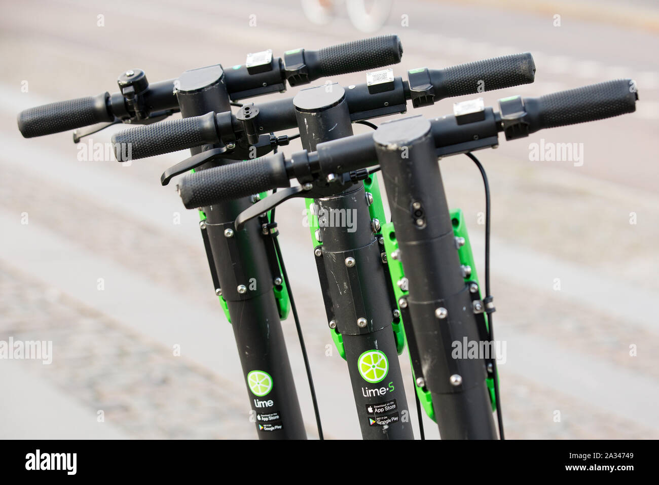 Lenkräder im Kalk Elektroroller in Göteborg gesehen. Stockfoto