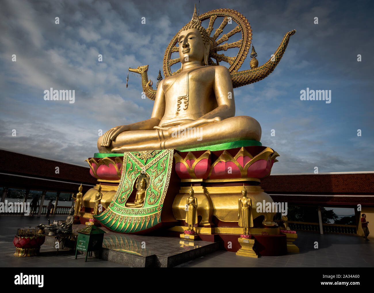 KOH SAMUI, THAILAND - Dez 24: Big Buddha im Wat Phra Yai Tempel ist 12 Meter sitzender Buddha Statue wurde 1972 in Koh Samui gebaut am 24. Dezember 2016. Stockfoto
