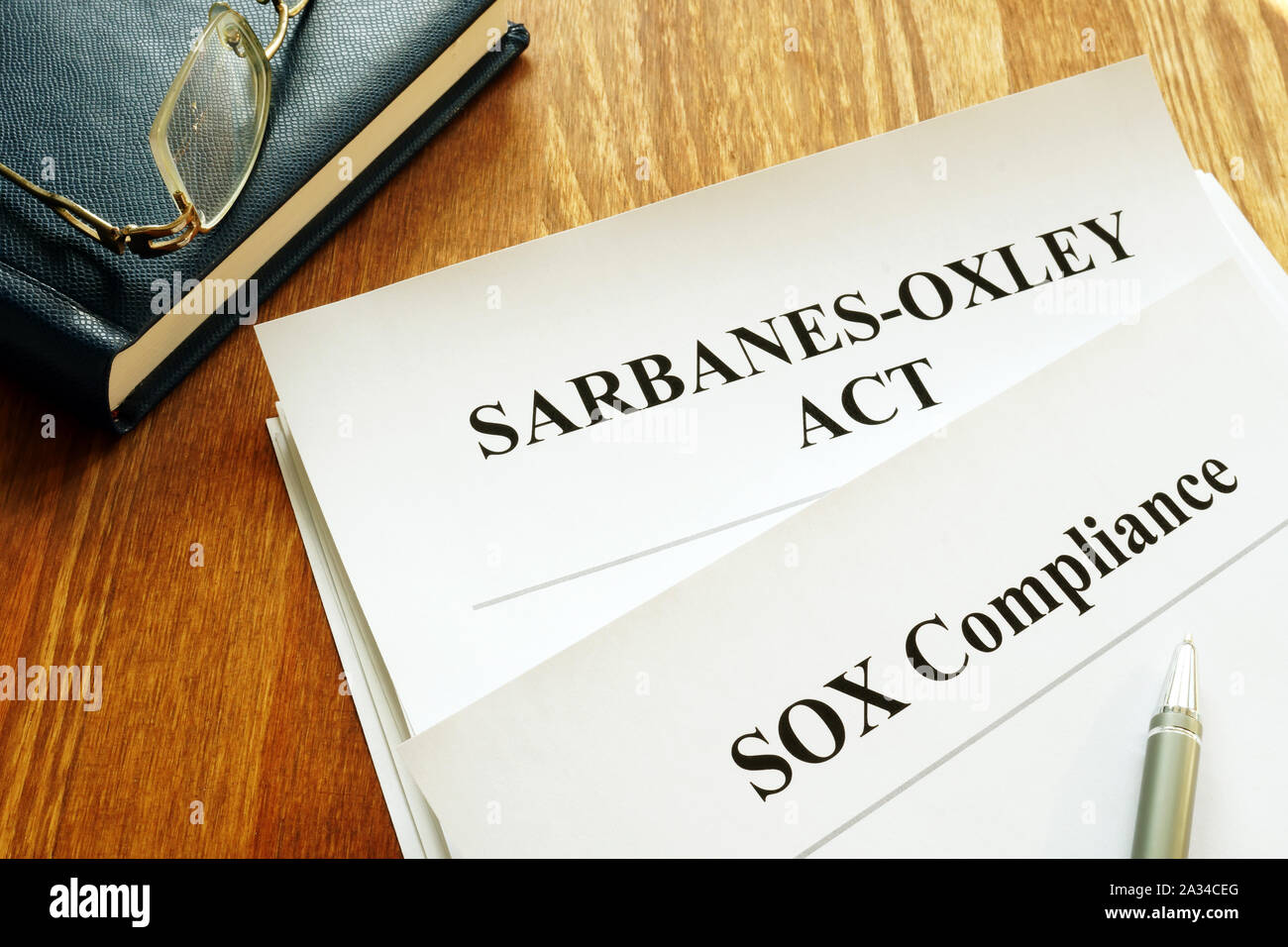Sarbanes-Oxley Act und SOX Compliance Policy auf Tisch. Stockfoto