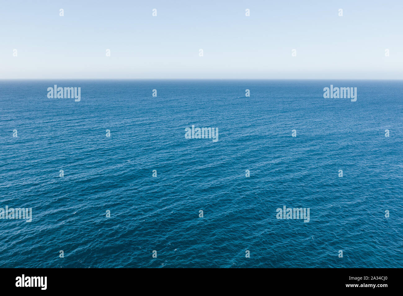 Die Oberfläche des Meeres glatte Oberfläche endlose Horizont Stockfoto