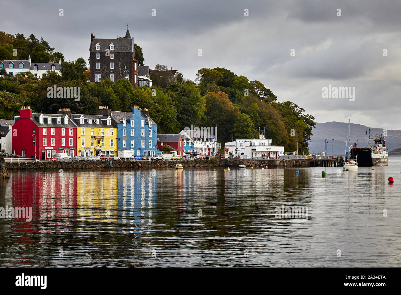 Bunte Harbour Front im Tobermory auf der Isle of Mull Stockfoto