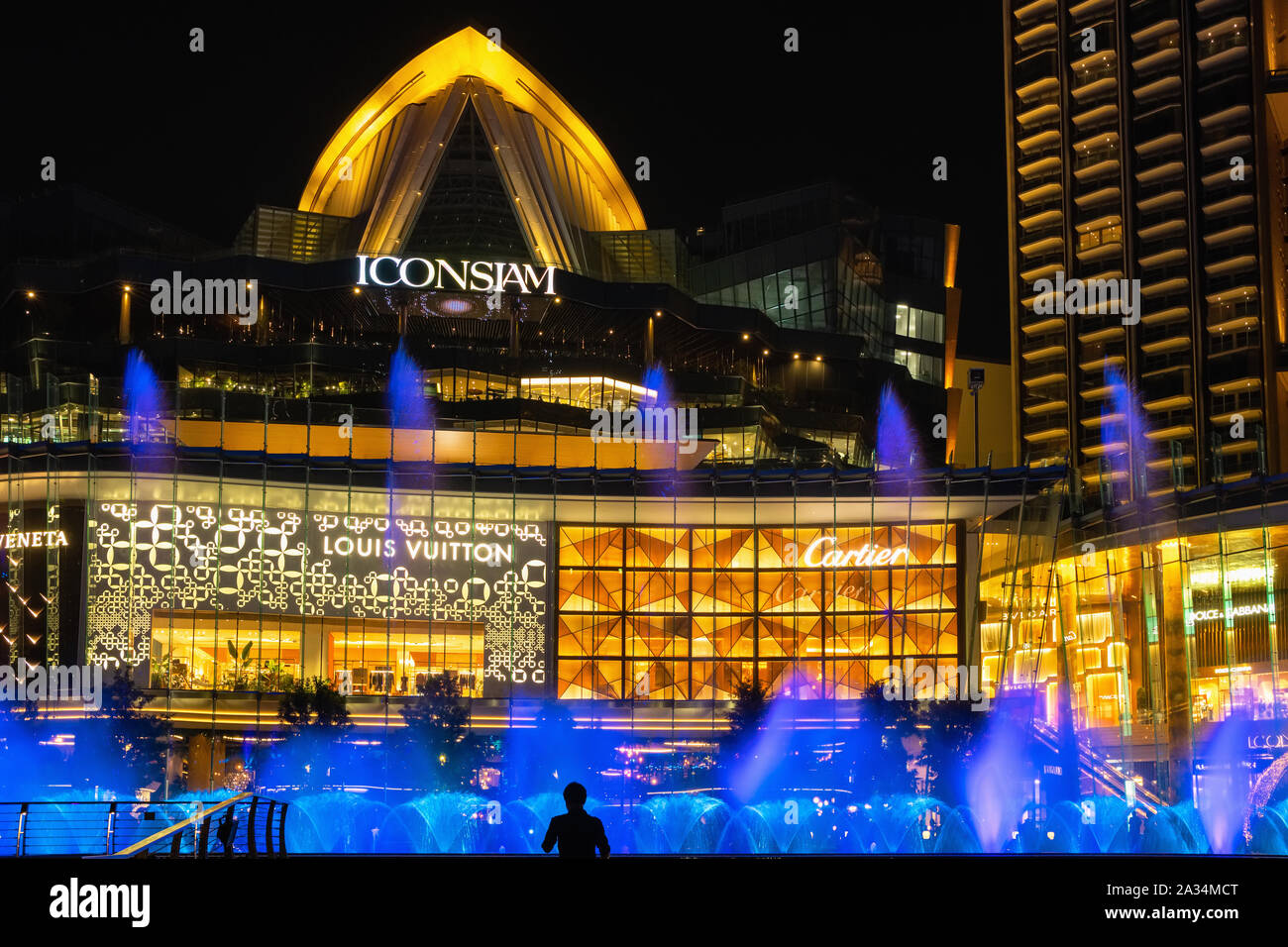 Multimedia springbrunnenshow Iconsiam, modernen Luxus Shopping Mall auf dem Chao Phraya in Bangkok. Stockfoto