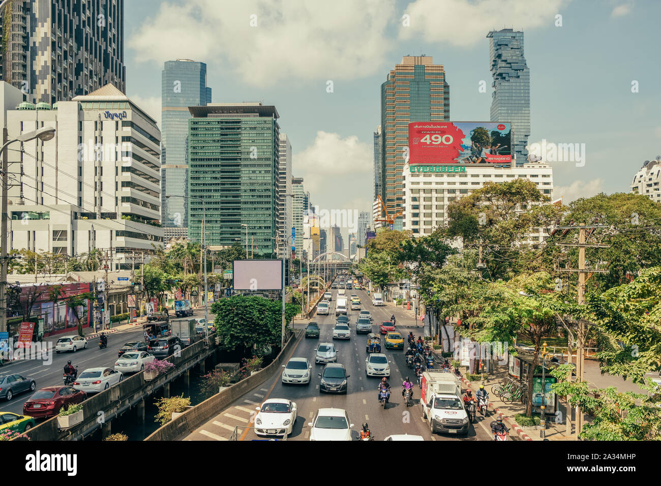 Täglichen Verkehr auf der belebten Straße in Bangkok. Stockfoto