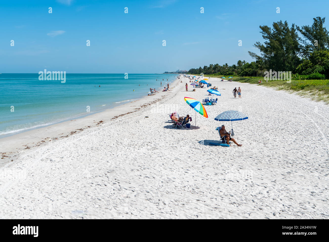Strand von Naples in Naples, Florida in der Nähe von Marco Island und Fort Myers Bonita Springs auf klaren sonnigen Tag Stockfoto