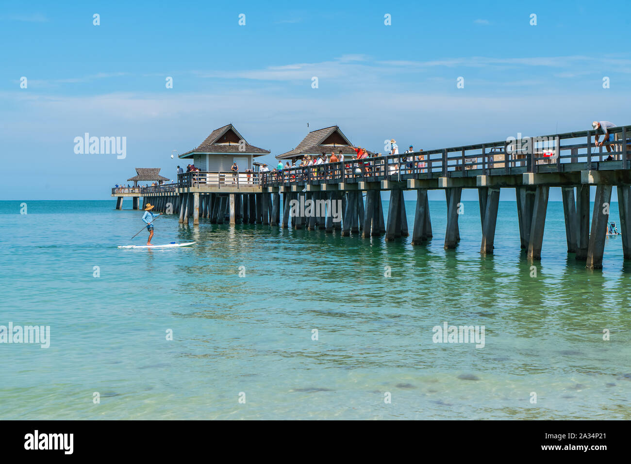 Naples Pier am Golf von Mexiko in Naples, Florida an der Südwestküste in der Nähe von Marco Island und Fort Myers, Bonita Springs Stockfoto