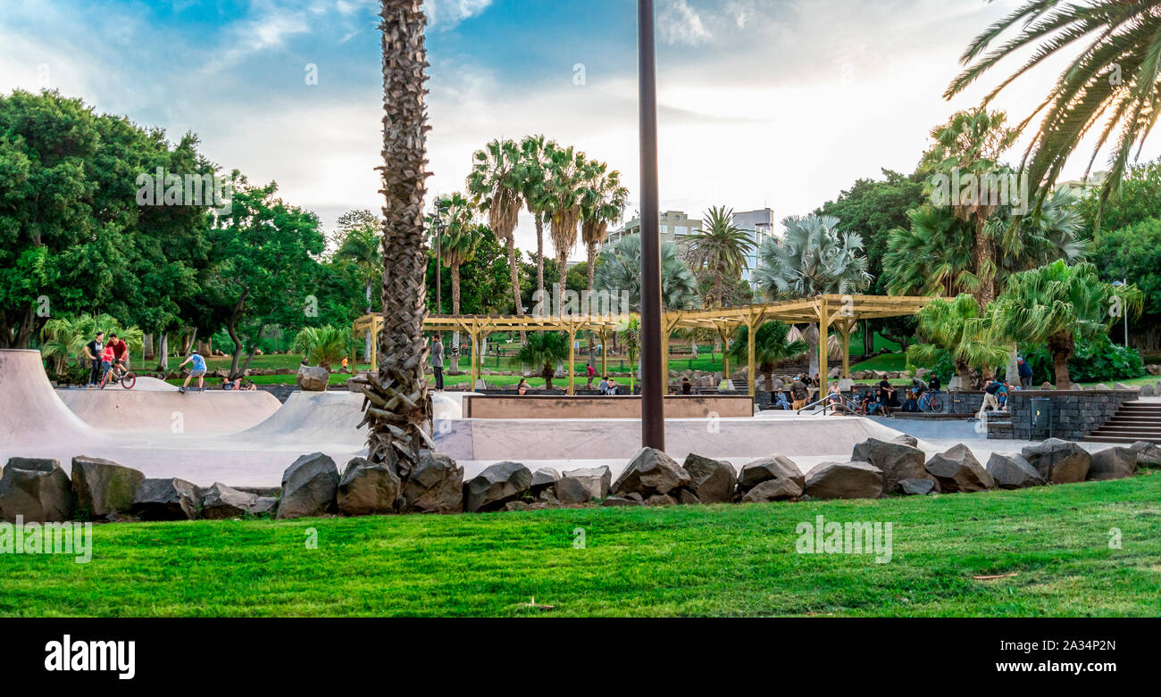 Ein Blick auf einen großen Skatepark in La Granja Park, Santa Cruz de Tenerife, Kanarische Inseln, Spanien Stockfoto