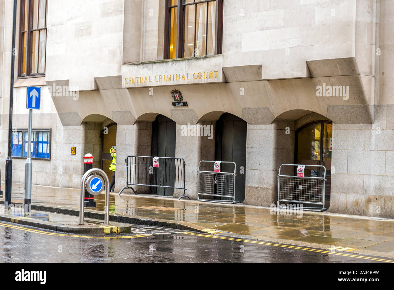 Eingang zum historischen zentralen Strafgerichtshof (Old Bailey) in London Stockfoto