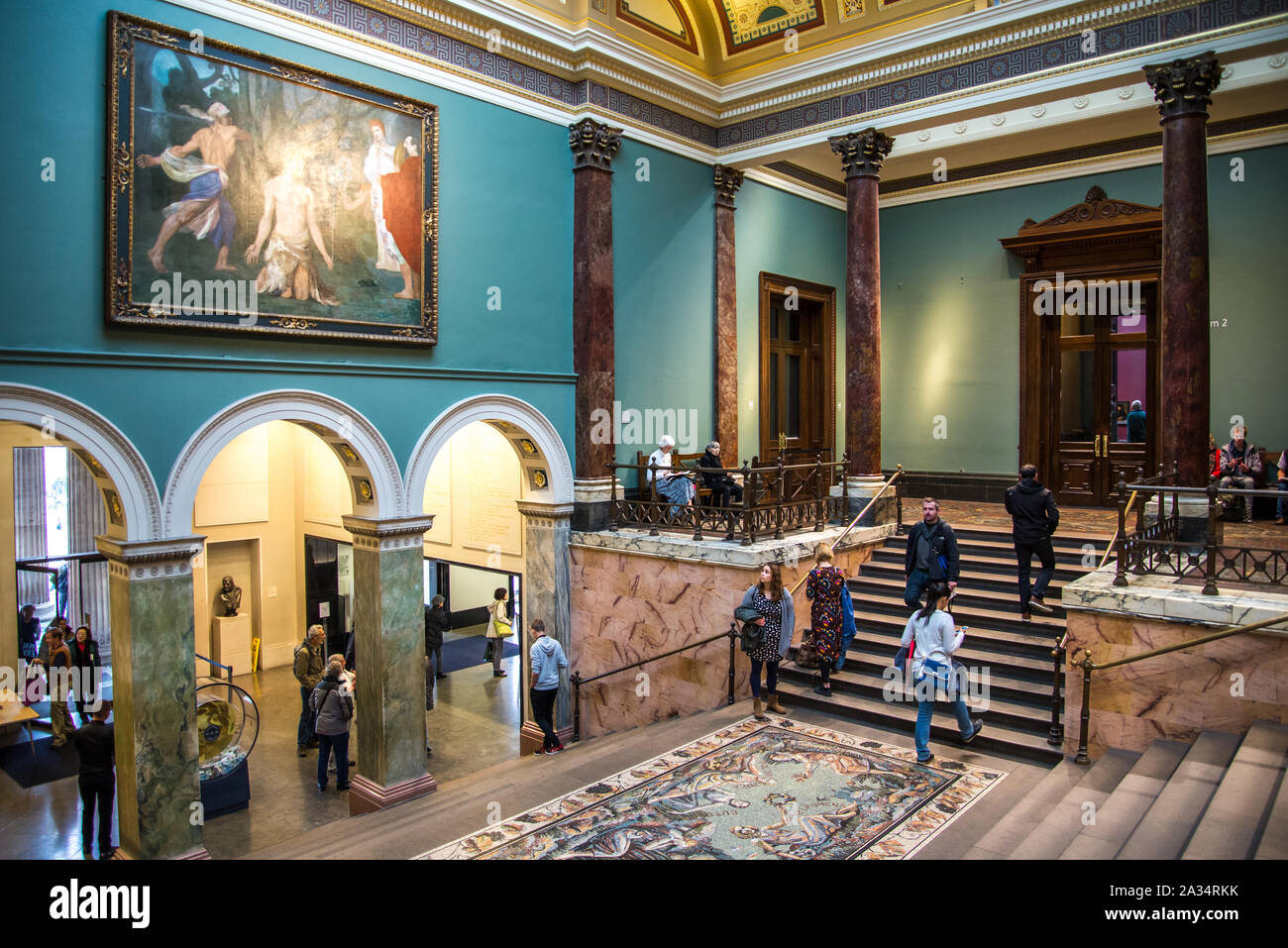 Innen am Eingang zum National Portrait Gallery Museum, London, Vereinigtes Königreich Stockfoto