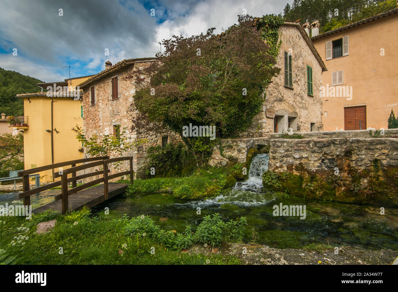 Blick auf Rasiglia, ein mittelalterliches Dorf das kleine Venedig in Umbrien, Italien Stockfoto