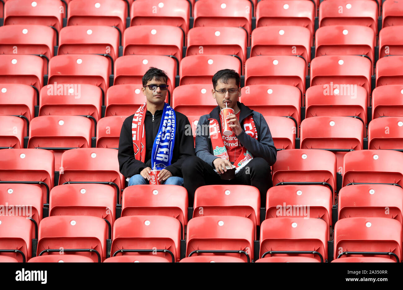 Liverpool Fans kommen vor der Premier League Match in Liverpool, Liverpool. Stockfoto