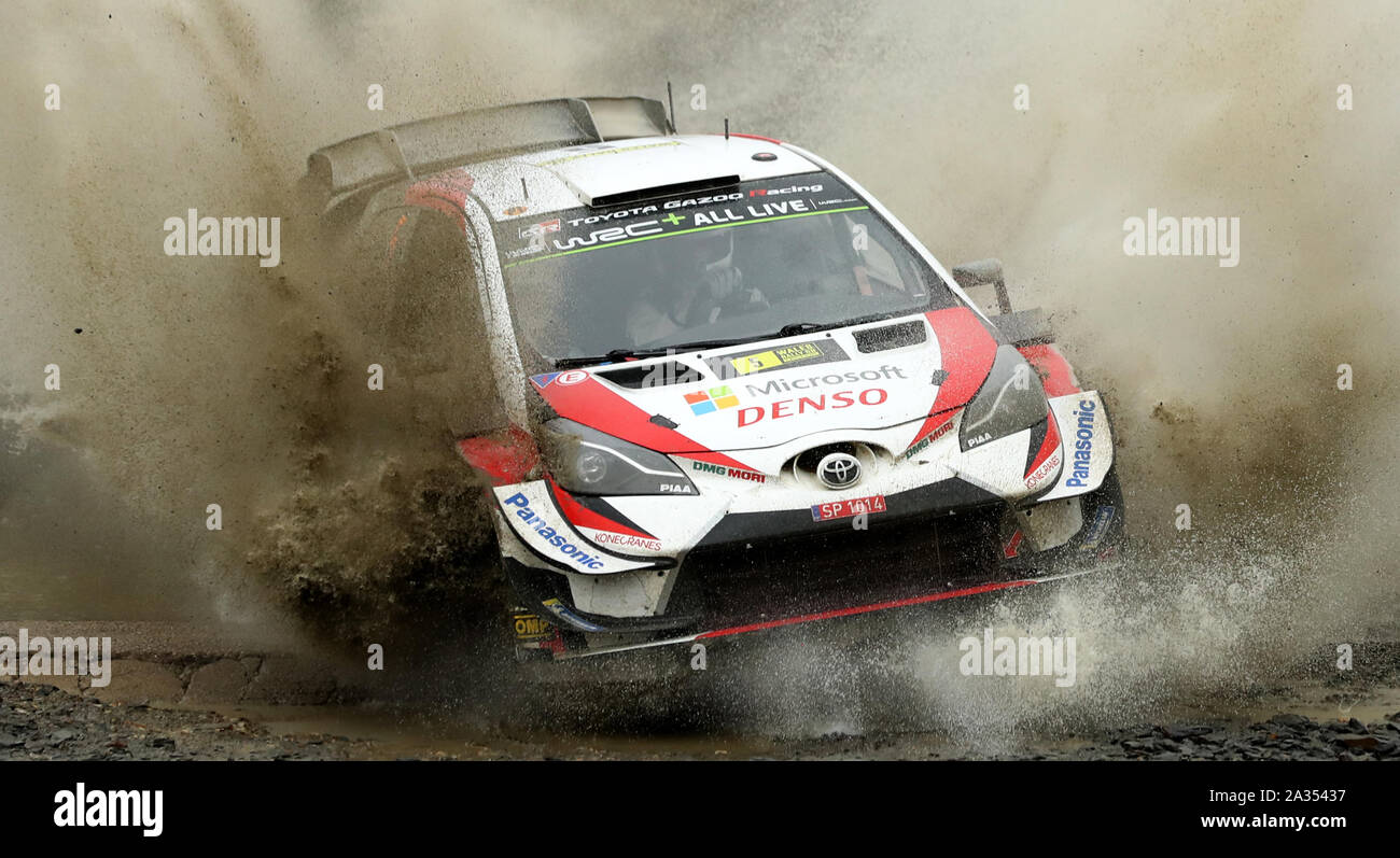 Großbritanniens Kris Meeke und Sebastian Marschall im Toyota Yaris bei Tag drei des Wales Rally GB. Stockfoto