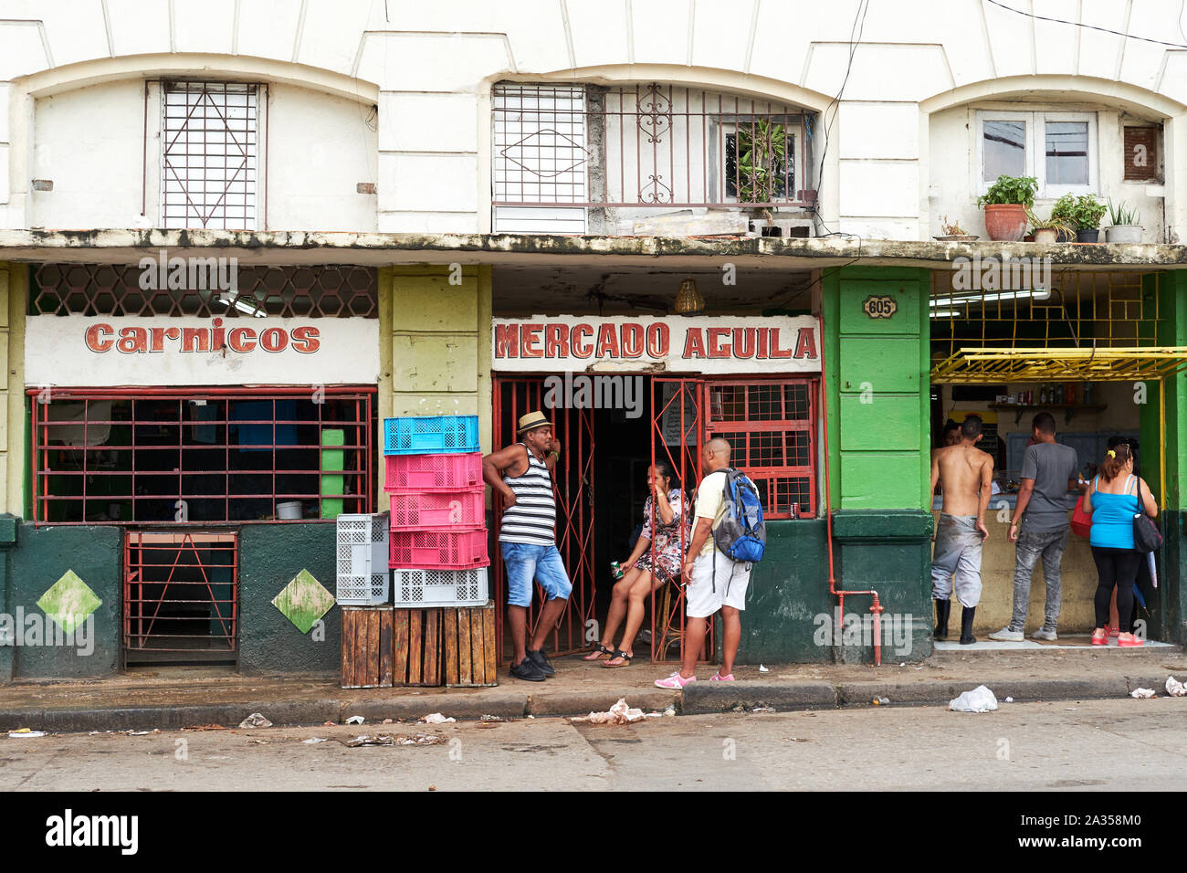 Menschen kaufen Obst und Gemüse in Havanna, Kuba Stockfoto