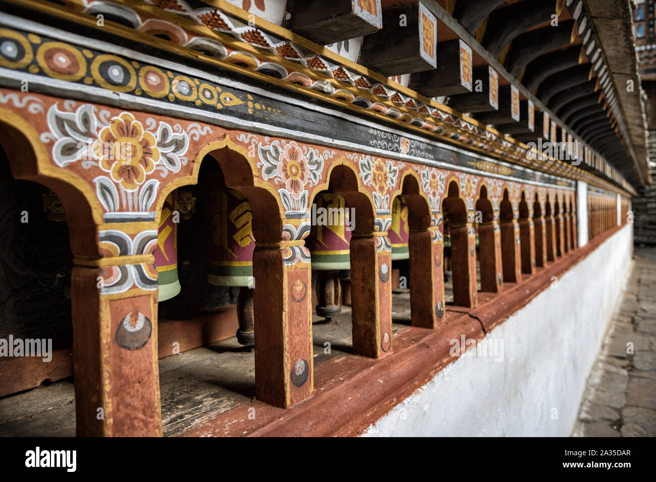 Gebetsmühlen in Paro Dzong (Rinpung Dzong), Bhutan Stockfoto