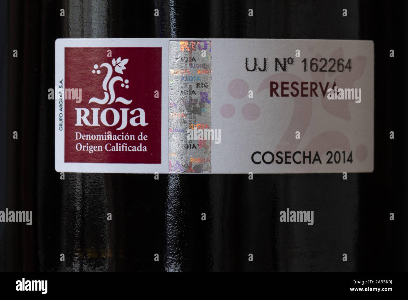 Rioja altern Einstufung und Wein Qualitätssicherung Etikett auf einer Flasche Rioja reserva Wein Stockfoto