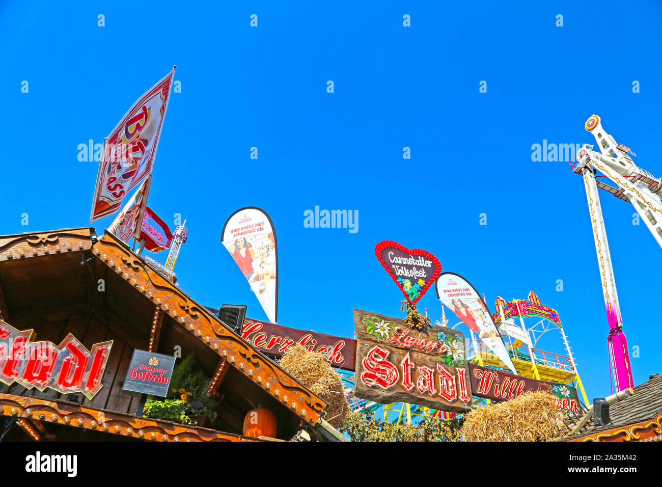Stuttgart, Germany-September 30, 2018: Bierfest, festliche Messe und Fahrten Stockfoto