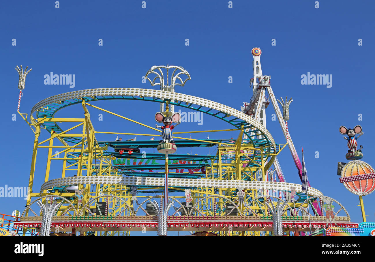 Stuttgart, Germany-September 30, 2018: Bierfest, festliche Messe und Fahrten Stockfoto