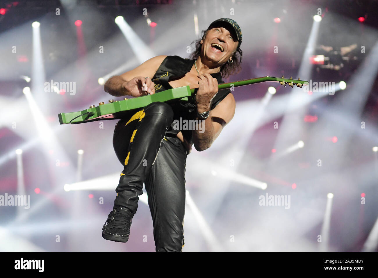 Rio de Janeiro, Brasilien, am 4. Oktober 2019. Gitarrist Matthias Jabs der Rock Band Scorpions während der Show bei Rock in Rio in Rio de Janeiro. Stockfoto