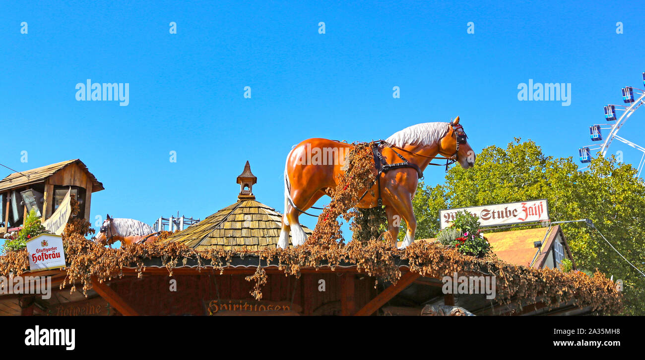 Stuttgart, Germany-September 30, 2018: Bierfest, festliche Messe und Fahrten Stockfoto